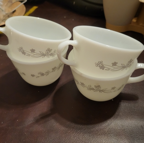 4 pyrex tea cups - Picture 1 of 5